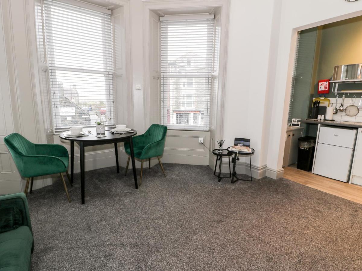 Emerald Apartment *